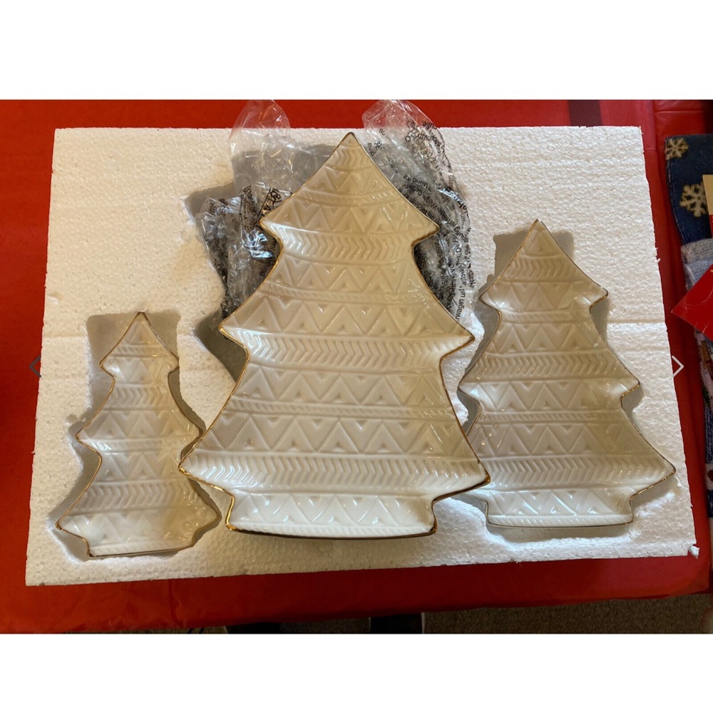 NEW Lenox Christmas tree nesting dishes